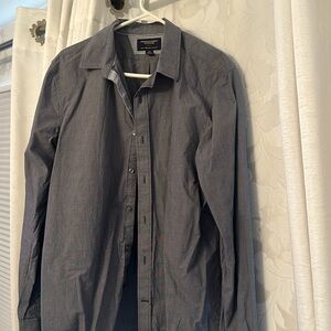 American Eagle Outfitters men’s long sleeve slim fit button down shirt.